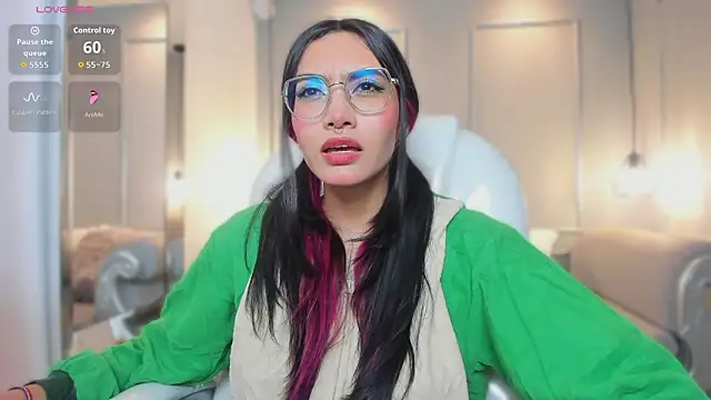 Snapshot of AzuraKindong chatting on February 2, 2026, 7:35 pm AzuraKindong online show from February 2, 2026, 7:35 pm