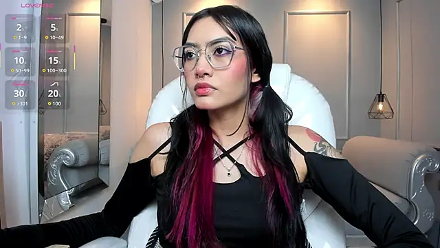 Snapshot of AzuraKindong chatting on January 5, 2026, 7:28 pm AzuraKindong online show from January 5, 2026, 7:28 pm