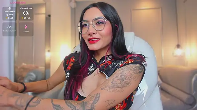 Snapshot of AzuraKindong chatting on February 5, 2026, 7:21 pm AzuraKindong online show from February 5, 2026, 7:21 pm