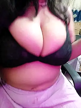 Snapshot of Adiba_2 chatting on December 13, 2025, 8:04 pm Adiba 2 online show from December 13, 2025, 8:04 pm