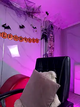 AnyaFloyd69 online show from October 31, 2025, 11:44 pm