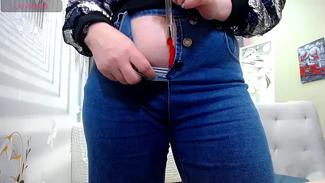 Snapshot of BlondeBrilliant7 chatting on December 27, 2024, 6:03 am BlondeBrilliant7 online show from December 27, 2024, 6:03 am