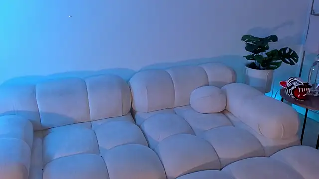 freya bella  online show from March 6, 2025, 6:30 am