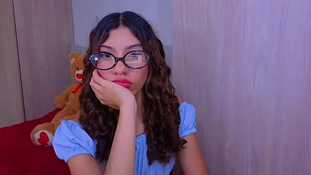 Snapshot of atenea_jones chatting on May 25, 2026, 9:35 pm atenea jones online show from May 25, 2026, 9:35 pm