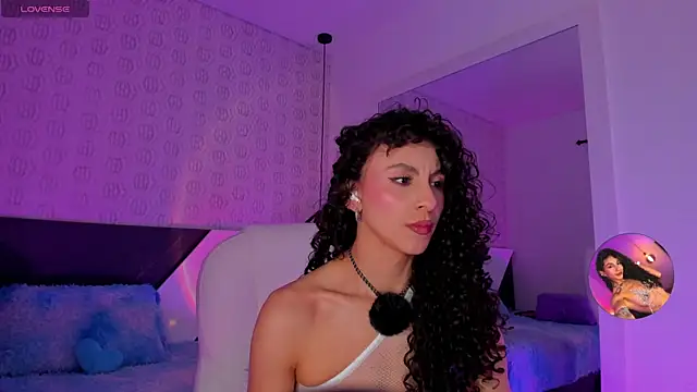 Snapshot of MiissCharlotte chatting on December 18, 2025, 5:01 am MiissCharlotte online show from December 18, 2025, 5:01 am