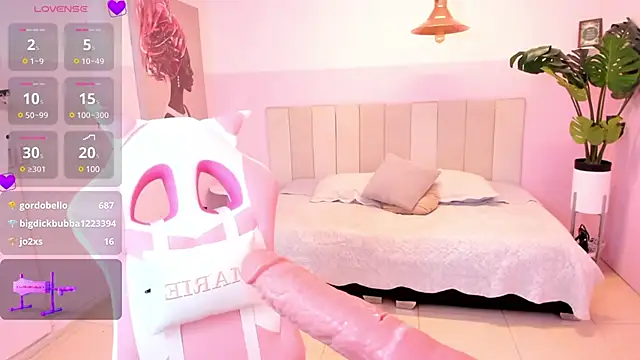 Red lady online show from March 23, 2025, 7:20 am