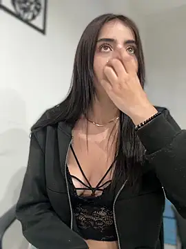 hannacruzsj online show from December 4, 2025, 4:44 am