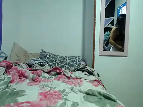 Laura martin  online show from November 10, 2025, 7:02 am