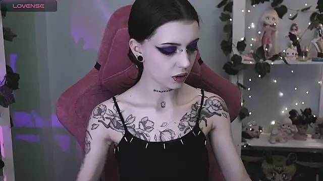 Snapshot of prettybones chatting on June 22, 2026, 9:45 pm prettybones online show from June 22, 2026, 9:45 pm
