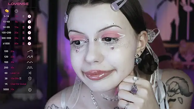 Snapshot of prettybones chatting on January 1, 2025, 6:49 pm prettybones online show from January 1, 2025, 6:49 pm