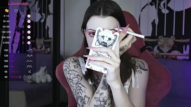 Snapshot of prettybones chatting on January 4, 2025, 12:38 pm prettybones online show from January 4, 2025, 12:38 pm