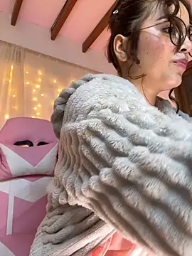 Snapshot of Juanelopez1 chatting on October 17, 2025, 4:27 am Juanelopez1 online show from October 17, 2025, 4:27 am