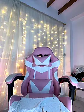 Snapshot of Juanelopez1 chatting on November 15, 2025, 5:00 am Juanelopez1 online show from November 15, 2025, 5:00 am