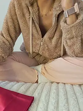 Snapshot of SexyErola27 chatting on February 28, 2026, 10:37 am SexyErola27 online show from February 28, 2026, 10:37 am