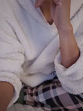 Snapshot of SexyErola27 chatting on January 11, 2026, 8:10 am SexyErola27 online show from January 11, 2026, 8:10 am