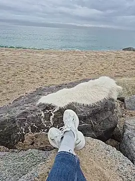 Snapshot of SexyErola27 chatting on December 19, 2025, 1:24 pm SexyErola27 online show from December 19, 2025, 1:24 pm