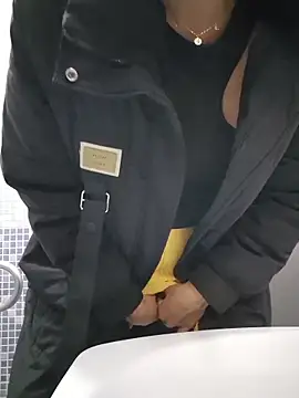 Snapshot of SexyErola27 chatting on March 6, 2026, 6:03 pm SexyErola27 online show from March 6, 2026, 6:03 pm