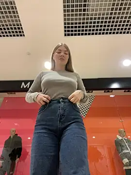 Snapshot of NewLale chatting on March 12, 2025, 3:35 am NewLale online show from March 12, 2025, 3:35 am