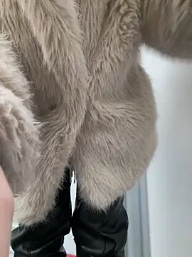 Snapshot of NewLale chatting on February 6, 2025, 3:37 am NewLale online show from February 6, 2025, 3:37 am