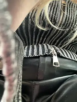 Snapshot of NewLale chatting on February 6, 2025, 6:40 am NewLale online show from February 6, 2025, 6:40 am