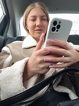 Snapshot of NewLale chatting on October 11, 2025, 3:18 am NewLale online show from October 11, 2025, 3:18 am