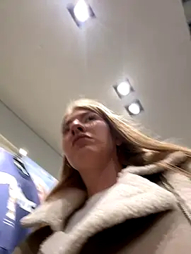 Snapshot of NewLale chatting on October 12, 2025, 3:41 am NewLale online show from October 12, 2025, 3:41 am