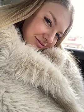 Snapshot of NewLale chatting on February 12, 2025, 6:19 am NewLale online show from February 12, 2025, 6:19 am