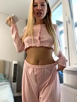 Snapshot of NewLale chatting on October 10, 2025, 3:29 am NewLale online show from October 10, 2025, 3:29 am