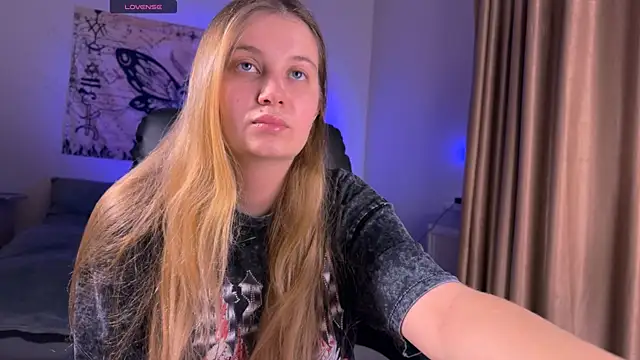 Snapshot of Femdom_Lola chatting on January 13, 2026, 8:24 pm Femdom Lola online show from January 13, 2026, 8:24 pm