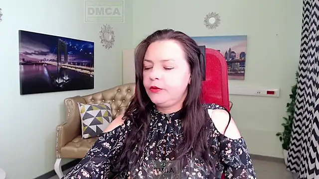 Snapshot of Lily_flower7 chatting on May 26, 2026, 6:33 am Lily flower7 online show from May 26, 2026, 6:33 am