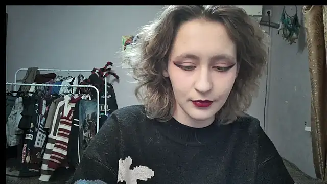 JoannaTompson online show from December 7, 2024, 4:42 pm