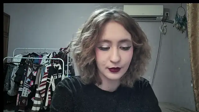 JoannaTompson online show from December 15, 2024, 6:15 pm