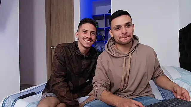 Snapshot of Aron-santoro chatting on December 22, 2025, 3:12 pm Aron-santoro online show from December 22, 2025, 3:12 pm