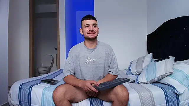 Snapshot of Aron-santoro chatting on November 27, 2025, 2:06 pm Aron-santoro online show from November 27, 2025, 2:06 pm