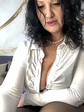 Snapshot of Katie-n chatting on February 5, 2026, 7:04 am Katie-n online show from February 5, 2026, 7:04 am