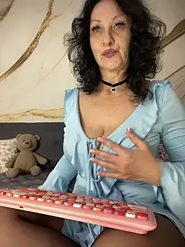 Katie-n online show from November 17, 2025, 6:50 am