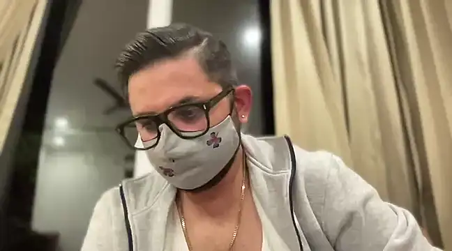 Snapshot of slavekinky001 chatting on December 21, 2024, 6:33 pm slavekinky001 online show from December 21, 2024, 6:33 pm