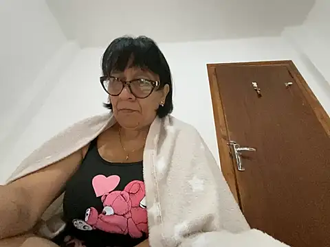 Snapshot of sweeviolet chatting on April 23, 2026, 6:42 am sweeviolet online show from April 23, 2026, 6:42 am