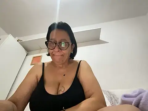 Snapshot of sweeviolet chatting on May 6, 2026, 6:39 am sweeviolet online show from May 6, 2026, 6:39 am