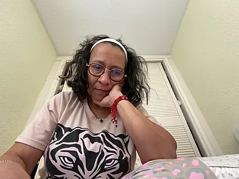 Snapshot of sweeviolet chatting on February 2, 2025, 9:40 am sweeviolet online show from February 2, 2025, 9:40 am