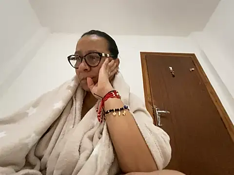 Snapshot of sweeviolet chatting on April 21, 2026, 6:42 am sweeviolet online show from April 21, 2026, 6:42 am