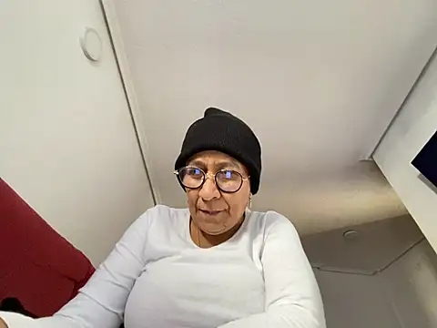 Snapshot of sweeviolet chatting on December 20, 2024, 10:38 am sweeviolet online show from December 20, 2024, 10:38 am