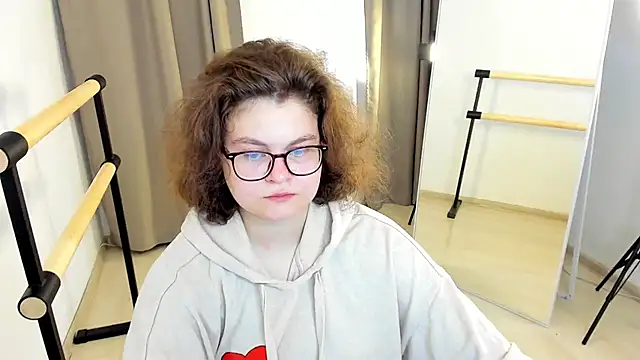 Snapshot of Sashy_Way chatting on September 17, 2025, 9:06 pm Sashy Way online show from September 17, 2025, 9:06 pm