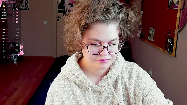 Snapshot of Sashy_Way chatting on December 15, 2024, 11:31 pm Sashy Way online show from December 15, 2024, 11:31 pm