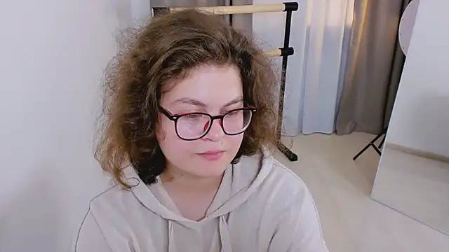 Snapshot of Sashy_Way chatting on September 15, 2025, 9:26 pm Sashy Way online show from September 15, 2025, 9:26 pm