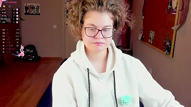 Snapshot of Sashy_Way chatting on December 18, 2024, 6:46 pm Sashy Way online show from December 18, 2024, 6:46 pm