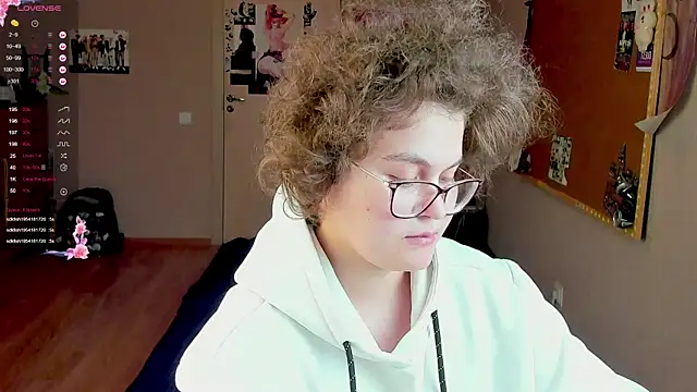 Snapshot of Sashy_Way chatting on December 19, 2024, 12:56 am Sashy Way online show from December 19, 2024, 12:56 am