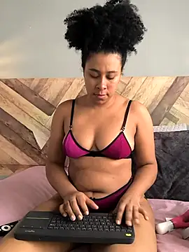 Snapshot of EmmilyBrant chatting on September 12, 2025, 12:49 pm EmmilyBrant online show from September 12, 2025, 12:49 pm