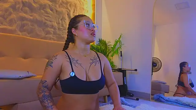 Isa  Blanc online show from November 28, 2025, 3:07 am