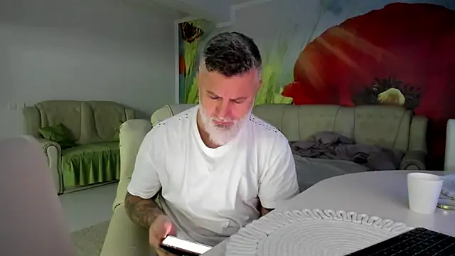 Snapshot of BlowMyXXL chatting on January 14, 2026, 7:17 pm BlowMyXXL online show from January 14, 2026, 7:17 pm